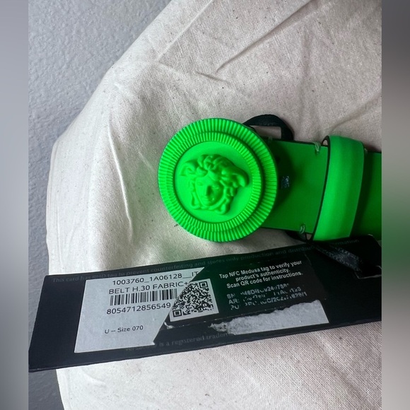 NEW VERSACE La Medusa Coin Logo Highlighter Green Leather Designer Belt 70/28 main image 4